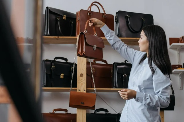 How to Choose the Right Handbag for You-Buying for what you need